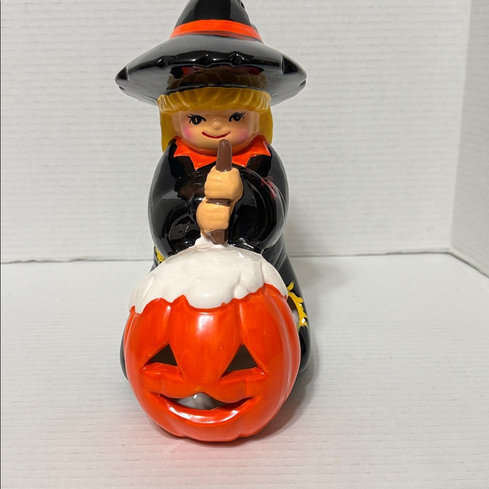 Vintage Garden Ridge Pottery Halloween Witch Girl w/Pumpkin Made in Taiwan w/Box